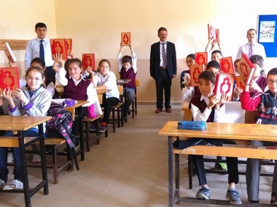 Hisarcık Anadolu Hatip Lisesi, Ortaokul  öğrencilerine Kur’an-ı Kerim hediye etti